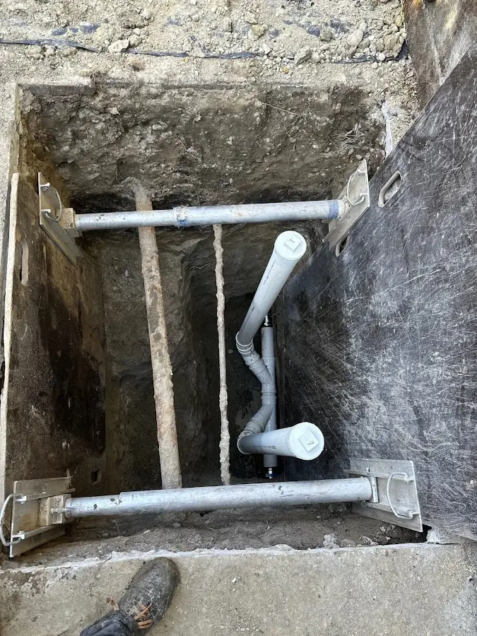 Experienced plumber completing Drain Cleaning work in Perris